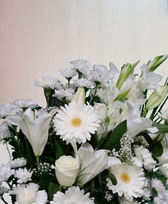 Ramo funerario en tonos blancos para funeral