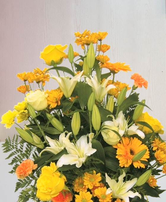 Enviar Ramos funerarios amarillos al tanatorio,Arreglos Florales fúnebre en Alcorcón
