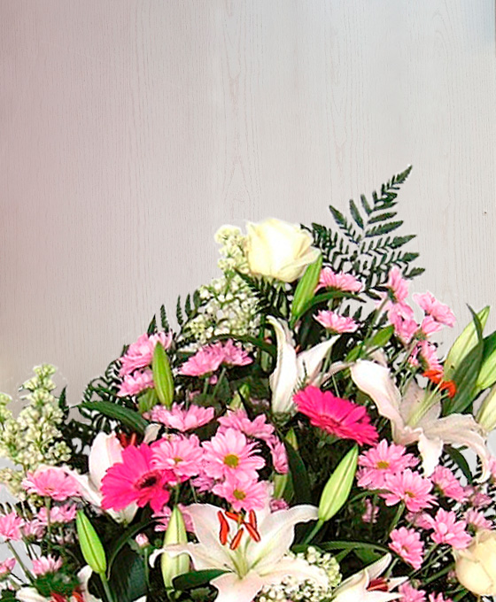 Ramo Funerario en tonos rosados al tanatorio de Alcorcón